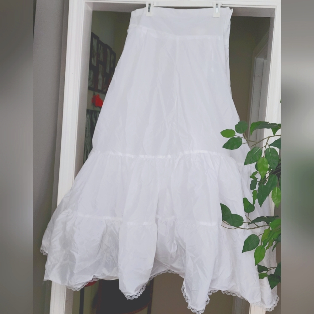 Size 16w White Petticoat